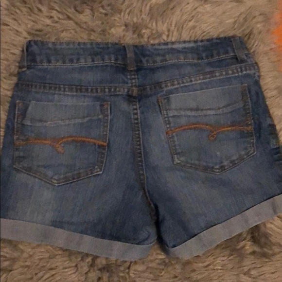 denim shorts - Picture 3 of 6